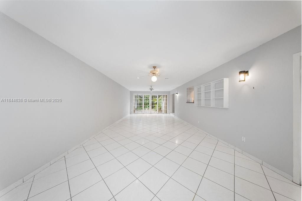 最近售出: $1,180,000 (5 贝兹, 3 浴室, 2973 平方英尺)