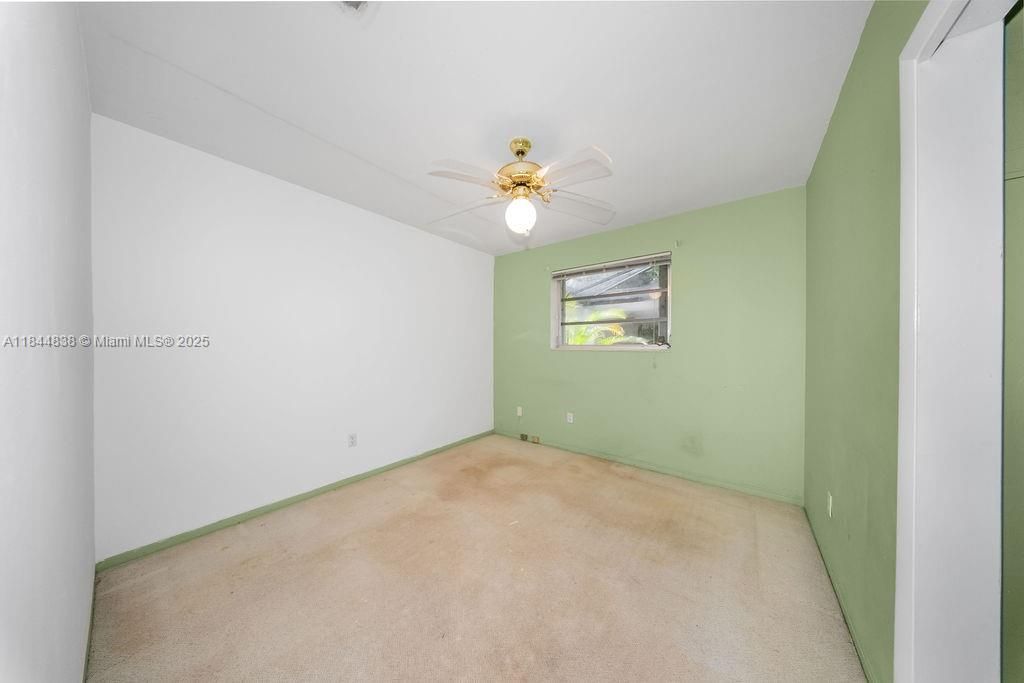 最近售出: $1,180,000 (5 贝兹, 3 浴室, 2973 平方英尺)