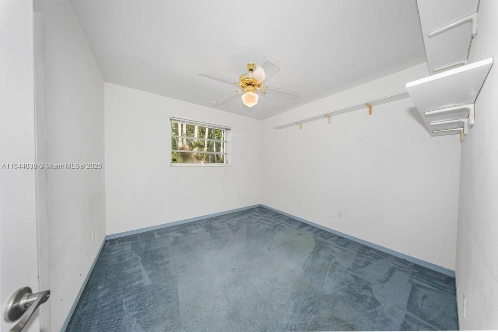 最近售出: $1,180,000 (5 贝兹, 3 浴室, 2973 平方英尺)