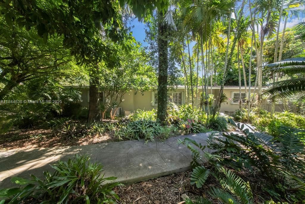 最近售出: $1,180,000 (5 贝兹, 3 浴室, 2973 平方英尺)