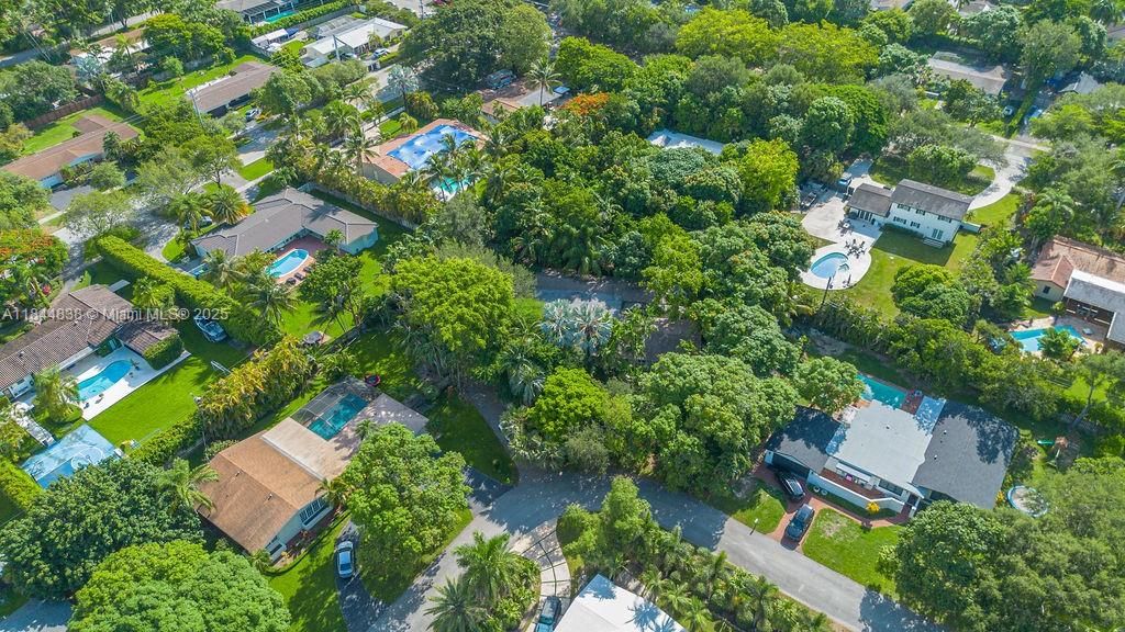 最近售出: $1,180,000 (5 贝兹, 3 浴室, 2973 平方英尺)