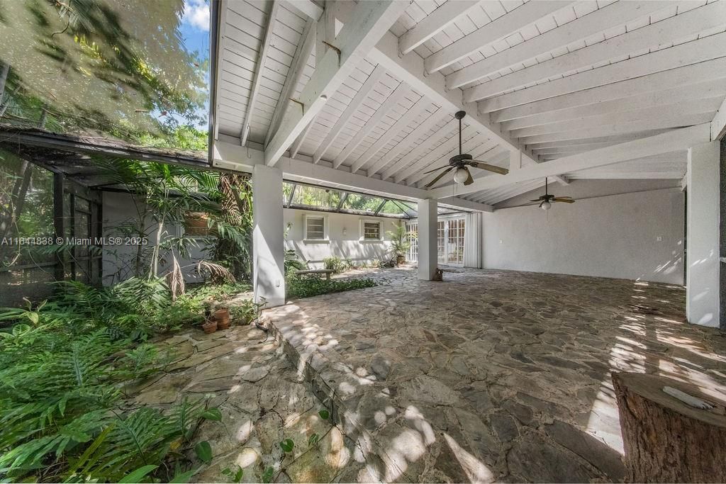 最近售出: $1,180,000 (5 贝兹, 3 浴室, 2973 平方英尺)