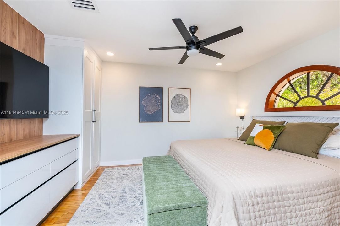 На продажу: $1,400,000 (4 спален, 3 ванн, 2242 Квадратных фут)