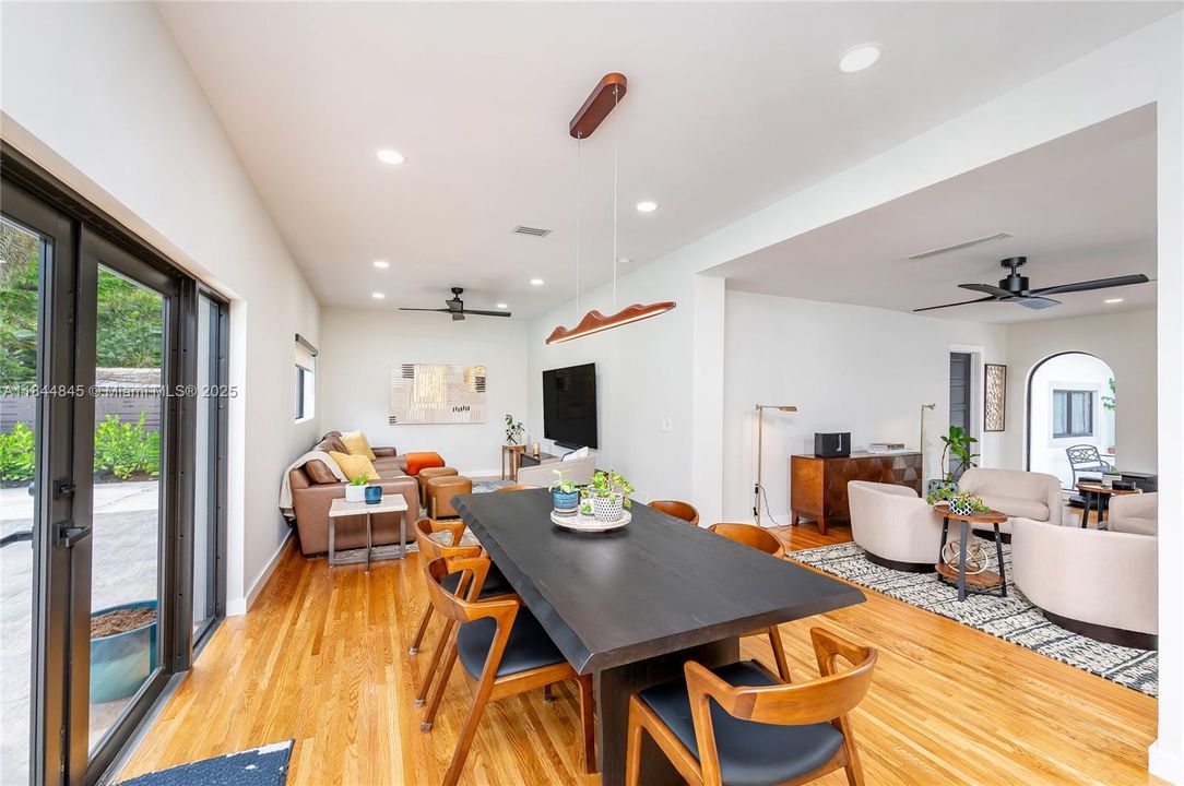 На продажу: $1,400,000 (4 спален, 3 ванн, 2242 Квадратных фут)