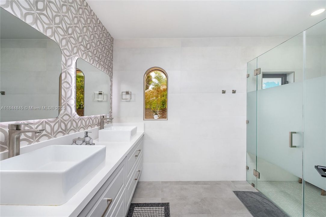 На продажу: $1,400,000 (4 спален, 3 ванн, 2242 Квадратных фут)