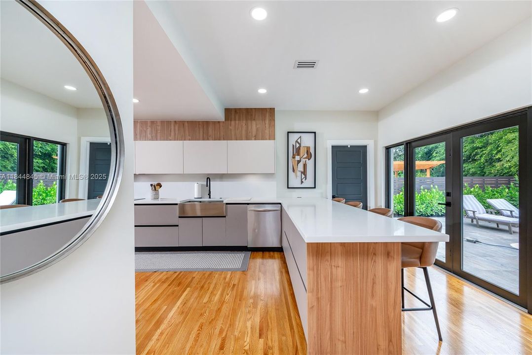 На продажу: $1,400,000 (4 спален, 3 ванн, 2242 Квадратных фут)