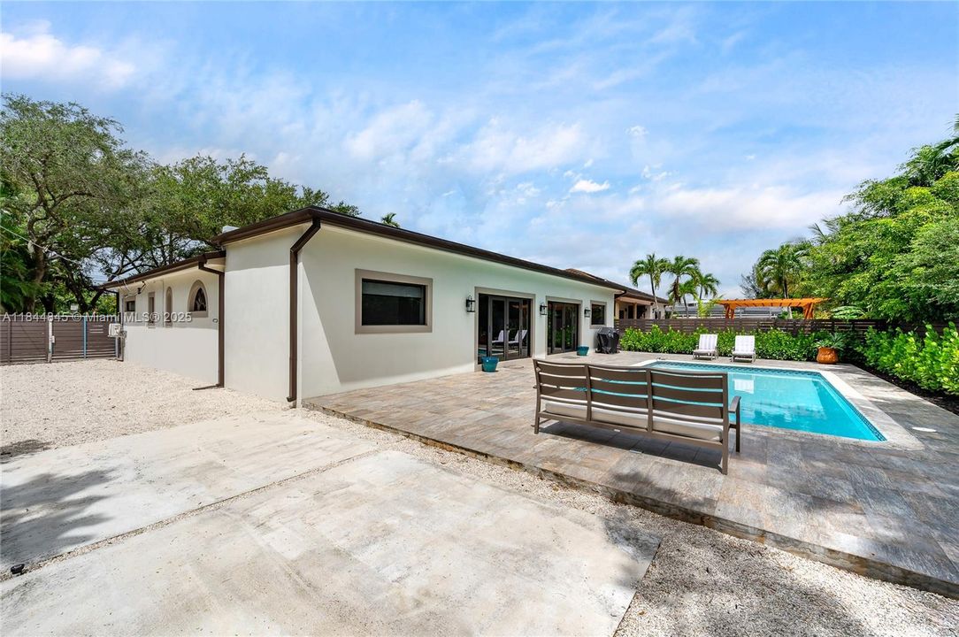 На продажу: $1,400,000 (4 спален, 3 ванн, 2242 Квадратных фут)