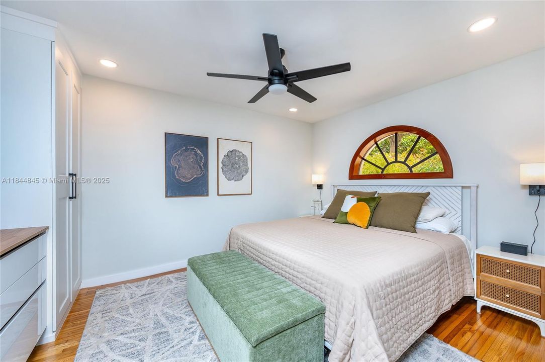 На продажу: $1,400,000 (4 спален, 3 ванн, 2242 Квадратных фут)