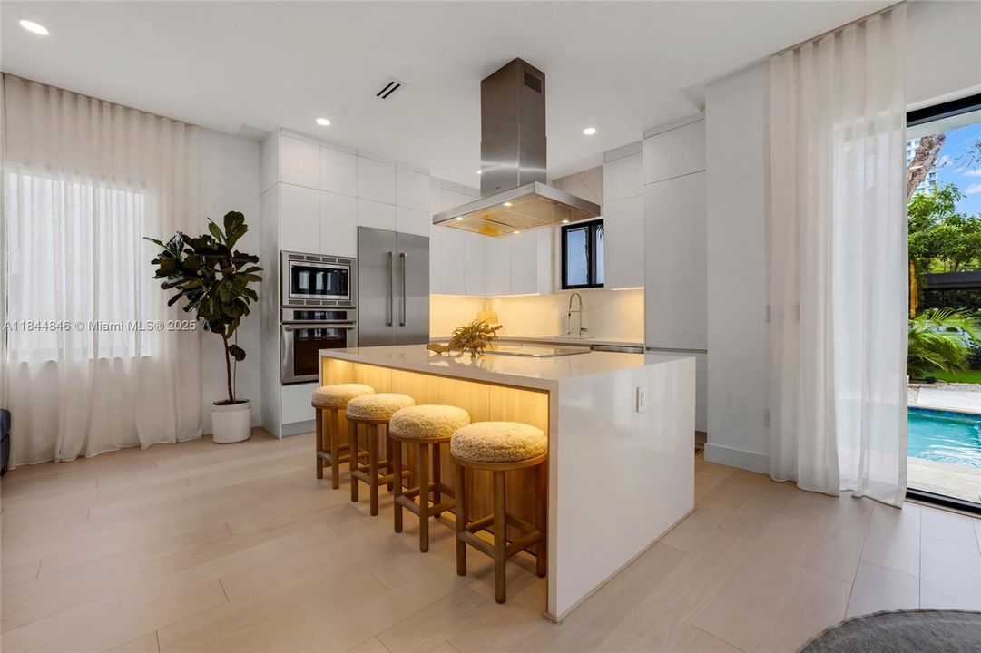 Recently Rented: $15,000 (3 beds, 3 baths, 2391 Square Feet)