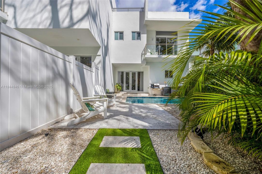 Recently Rented: $15,000 (3 beds, 3 baths, 2391 Square Feet)