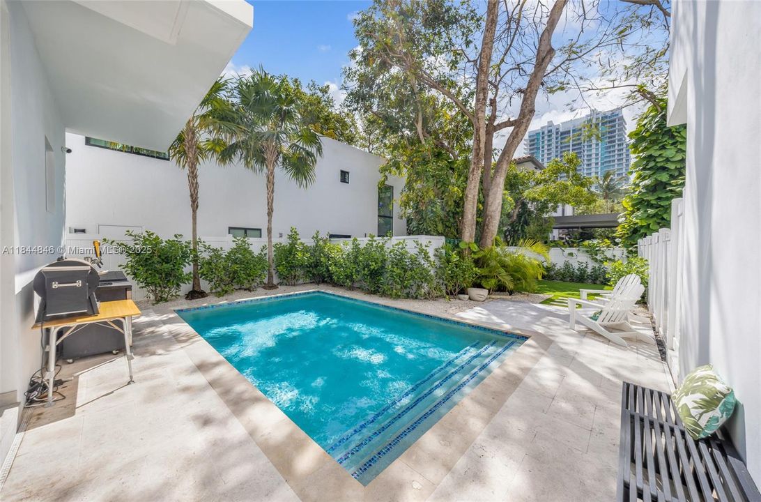 Recently Rented: $15,000 (3 beds, 3 baths, 2391 Square Feet)