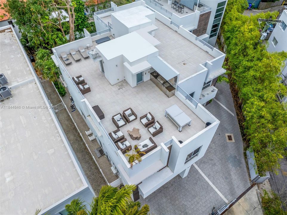 Recently Rented: $15,000 (3 beds, 3 baths, 2391 Square Feet)