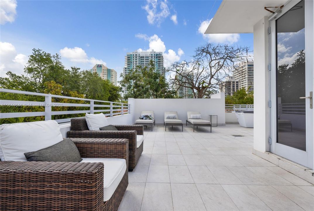 Recently Rented: $15,000 (3 beds, 3 baths, 2391 Square Feet)