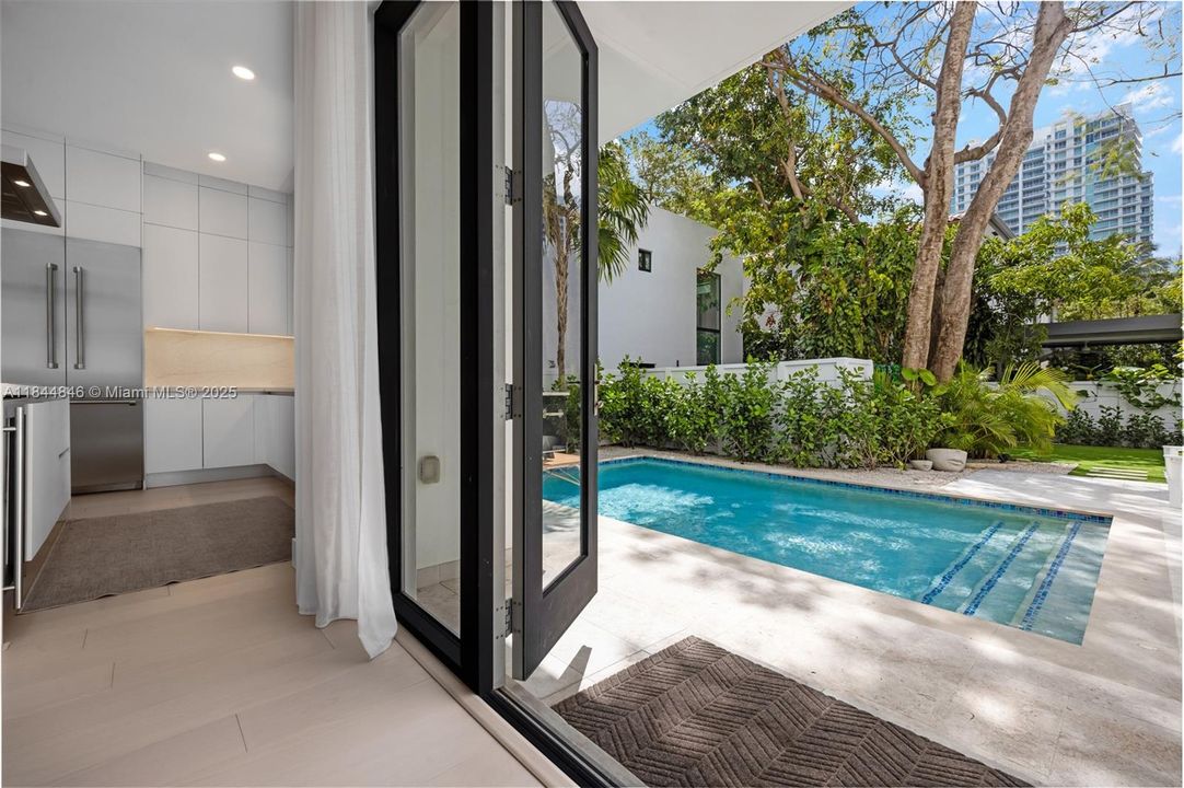 Recently Rented: $15,000 (3 beds, 3 baths, 2391 Square Feet)