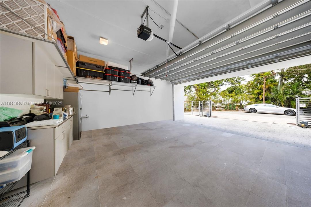 Recently Rented: $15,000 (3 beds, 3 baths, 2391 Square Feet)