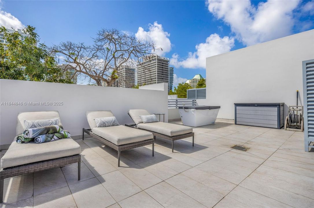 Recently Rented: $15,000 (3 beds, 3 baths, 2391 Square Feet)