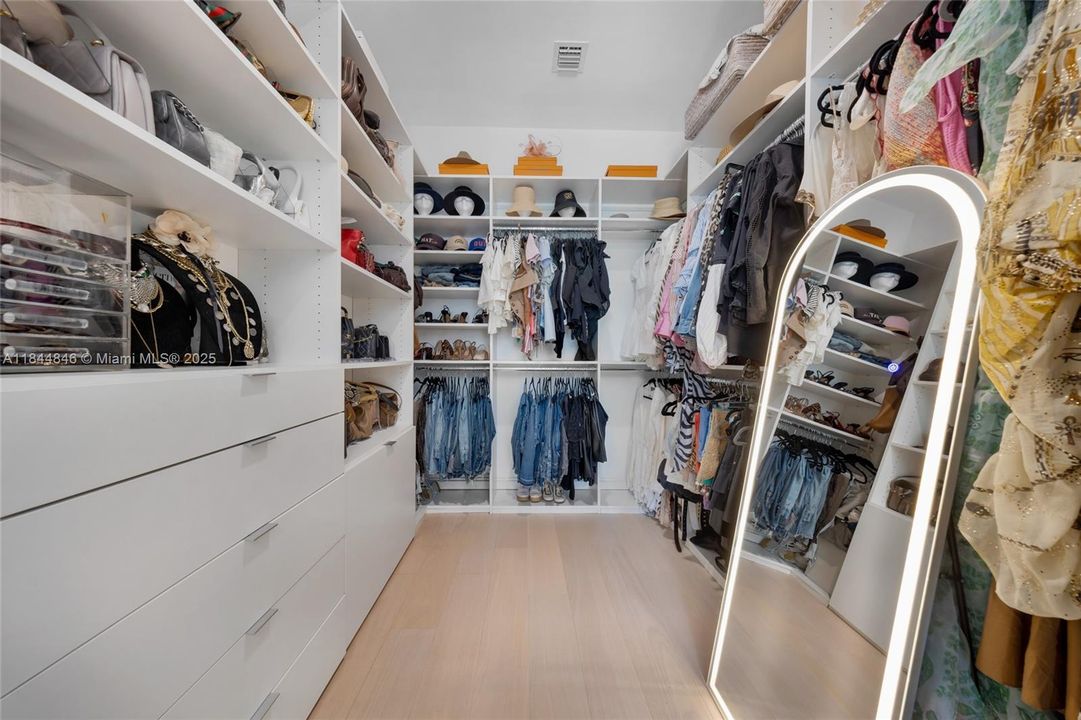 Recently Rented: $15,000 (3 beds, 3 baths, 2391 Square Feet)