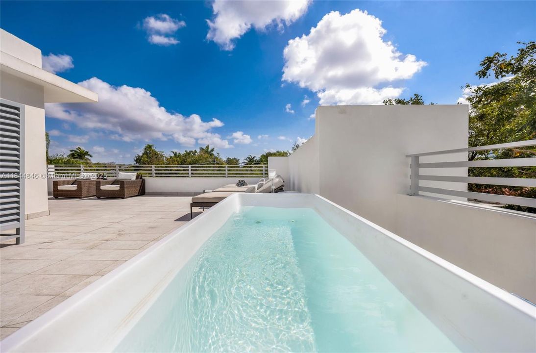 Recently Rented: $15,000 (3 beds, 3 baths, 2391 Square Feet)