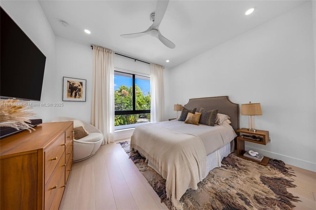 Recently Rented: $15,000 (3 beds, 3 baths, 2391 Square Feet)