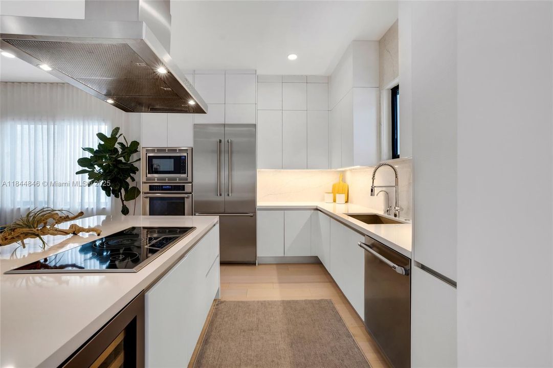 Recently Rented: $15,000 (3 beds, 3 baths, 2391 Square Feet)