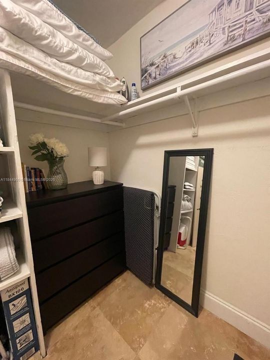 For Sale: $515,000 (1 beds, 1 baths, 530 Square Feet)