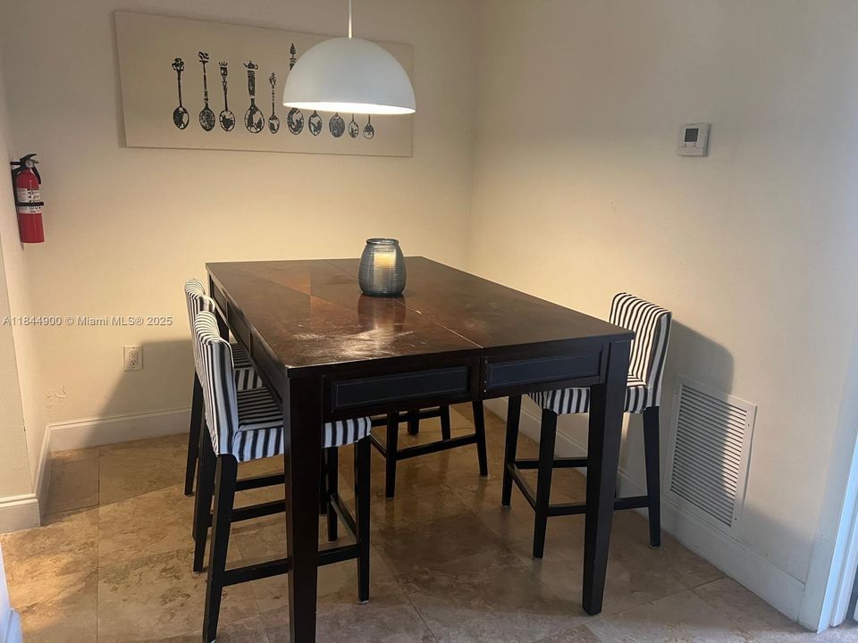 For Sale: $515,000 (1 beds, 1 baths, 530 Square Feet)