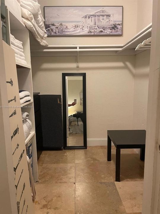 For Sale: $515,000 (1 beds, 1 baths, 530 Square Feet)