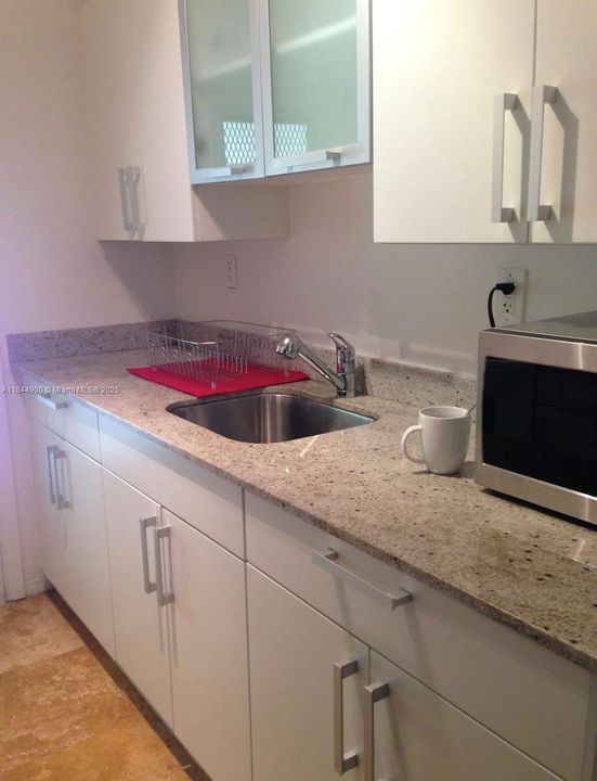 For Sale: $515,000 (1 beds, 1 baths, 530 Square Feet)