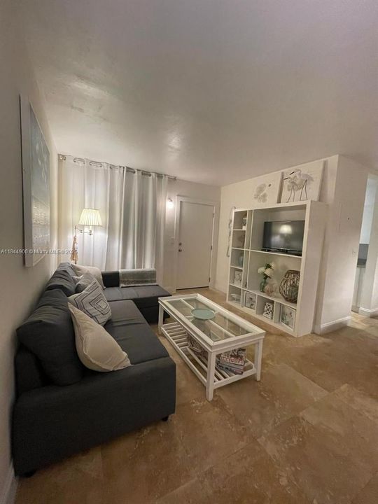 For Sale: $515,000 (1 beds, 1 baths, 530 Square Feet)