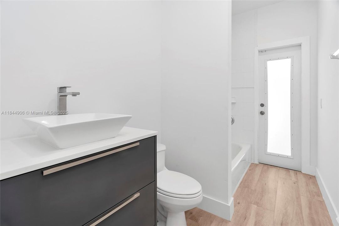 Guest - Cabana Bathroom