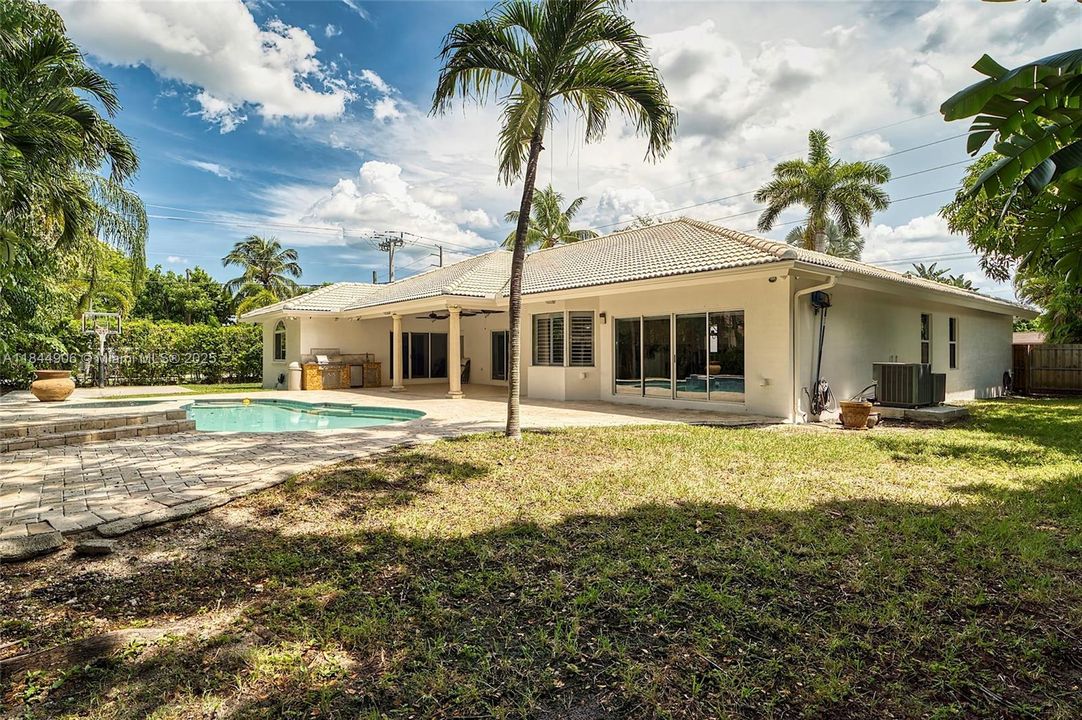 Recently Sold: $1,350,000 (4 beds, 3 baths, 3034 Square Feet)