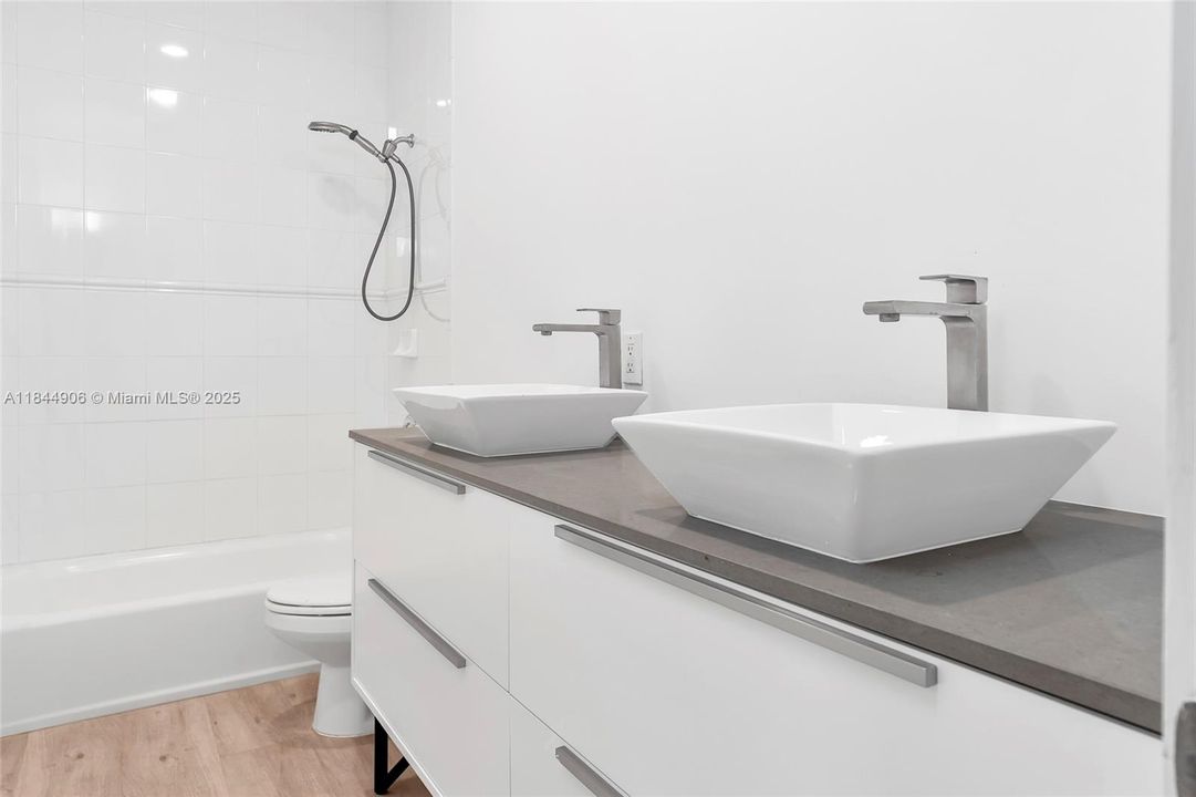 Recently Sold: $1,350,000 (4 beds, 3 baths, 3034 Square Feet)