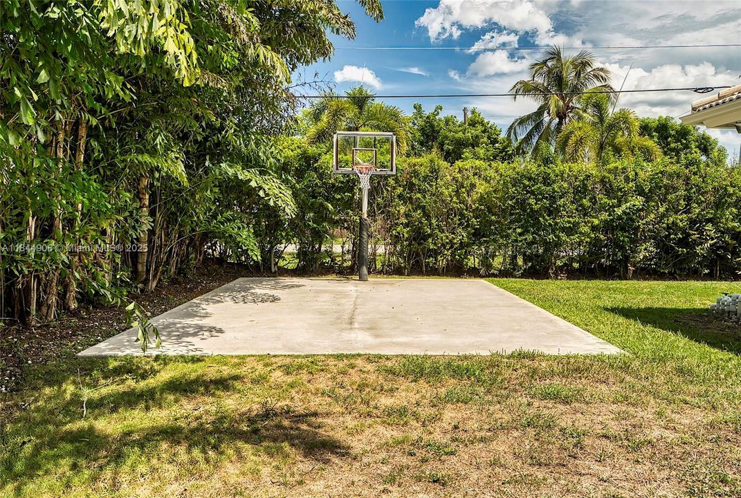 Recently Sold: $1,350,000 (4 beds, 3 baths, 3034 Square Feet)