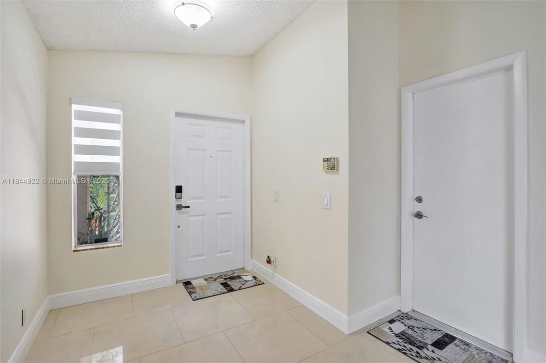 Недавно продано: $599,944 (3 спален, 2 ванн, 1368 Квадратных фут)