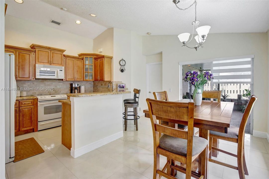 Недавно продано: $599,944 (3 спален, 2 ванн, 1368 Квадратных фут)