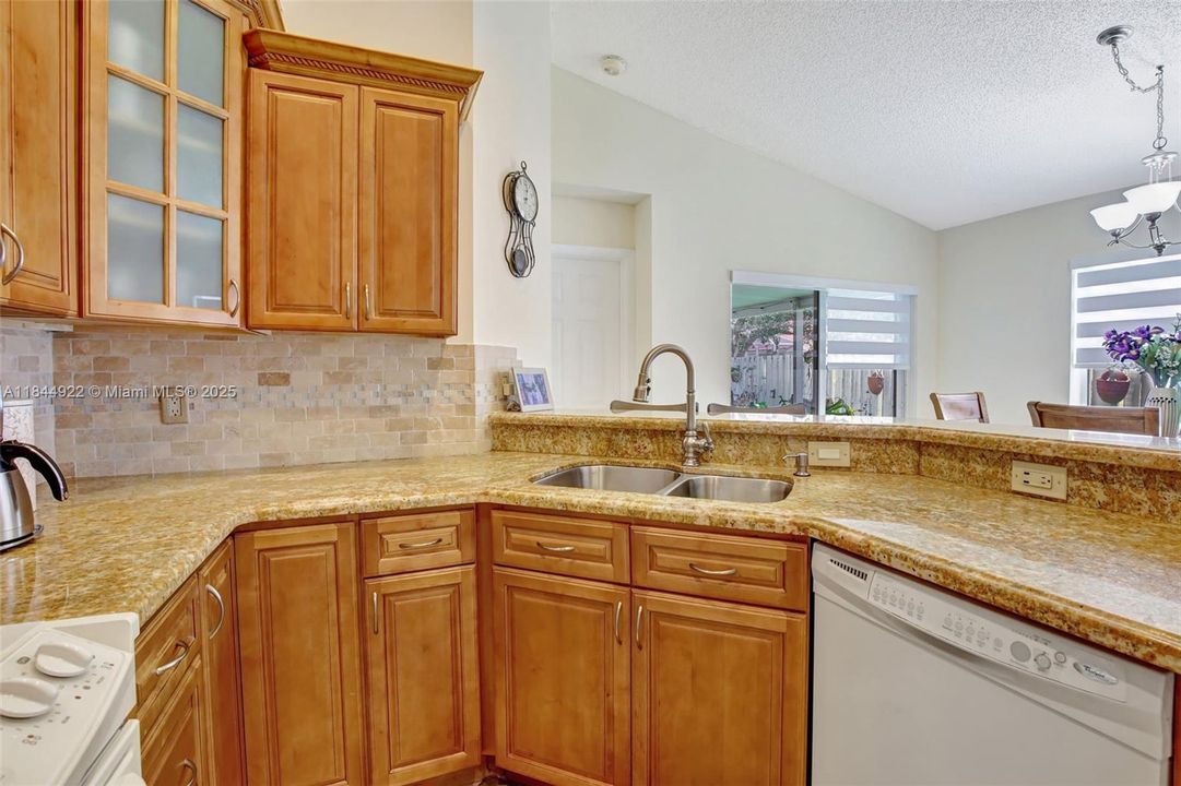 Недавно продано: $599,944 (3 спален, 2 ванн, 1368 Квадратных фут)