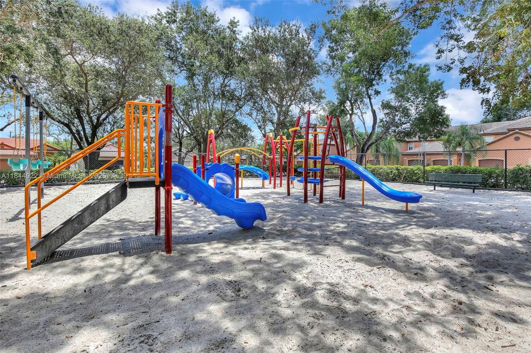 Недавно продано: $599,944 (3 спален, 2 ванн, 1368 Квадратных фут)