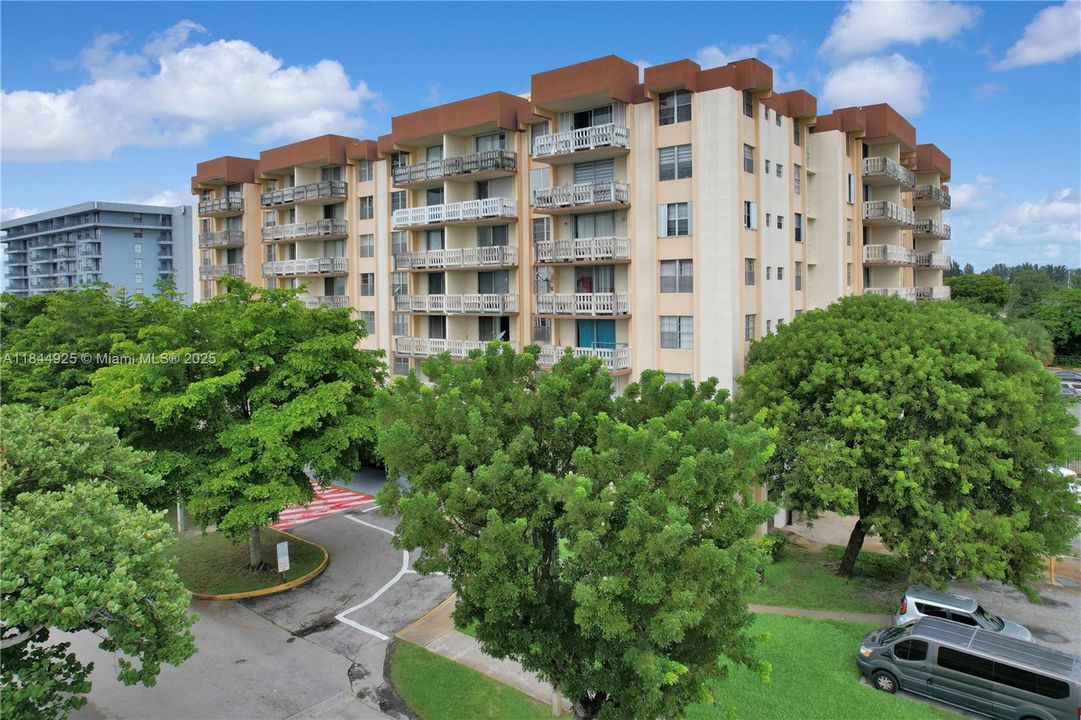 Active With Contract: $120,000 (1 beds, 1 baths, 840 Square Feet)