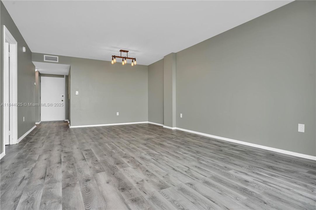 Active With Contract: $120,000 (1 beds, 1 baths, 840 Square Feet)