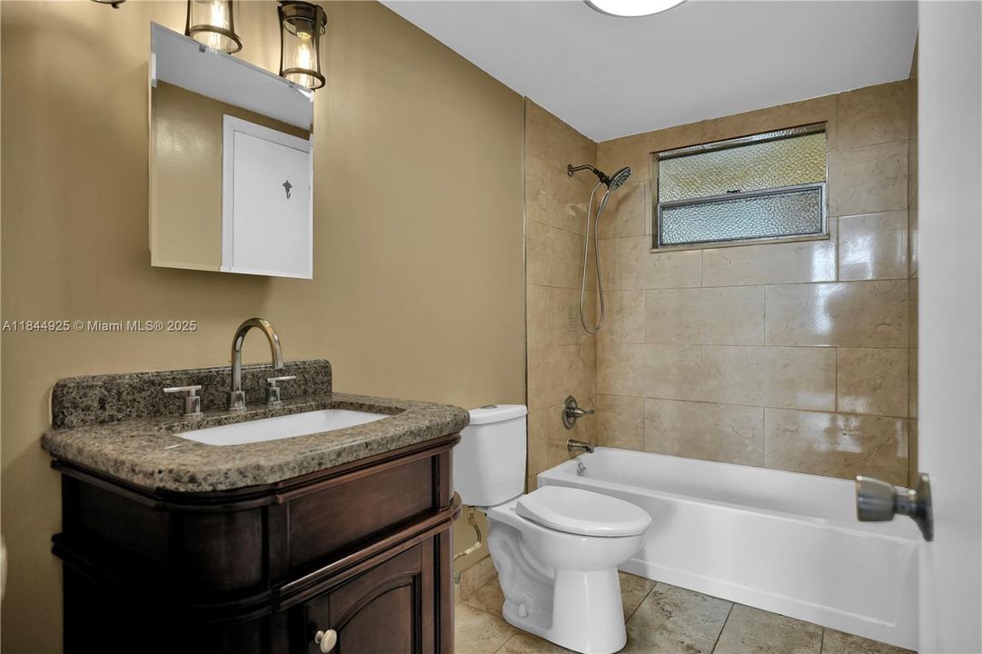 Active With Contract: $120,000 (1 beds, 1 baths, 840 Square Feet)