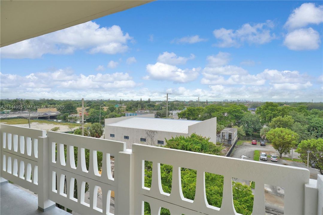 Active With Contract: $120,000 (1 beds, 1 baths, 840 Square Feet)