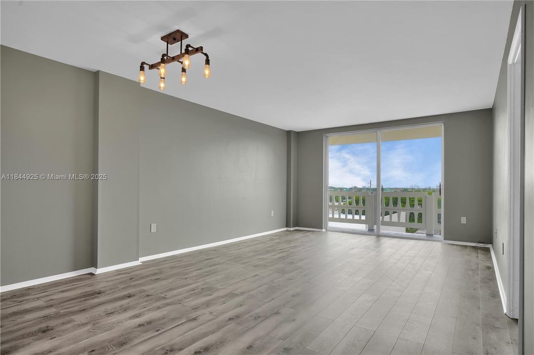 Active With Contract: $120,000 (1 beds, 1 baths, 840 Square Feet)