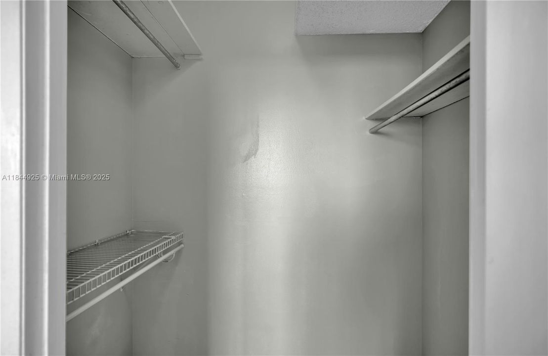 Active With Contract: $120,000 (1 beds, 1 baths, 840 Square Feet)