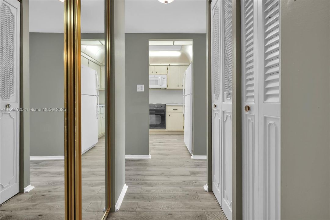 Active With Contract: $120,000 (1 beds, 1 baths, 840 Square Feet)