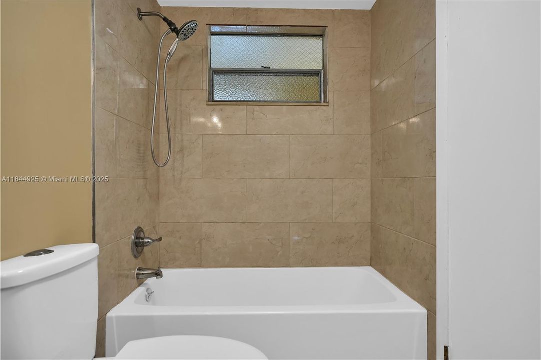 Active With Contract: $120,000 (1 beds, 1 baths, 840 Square Feet)