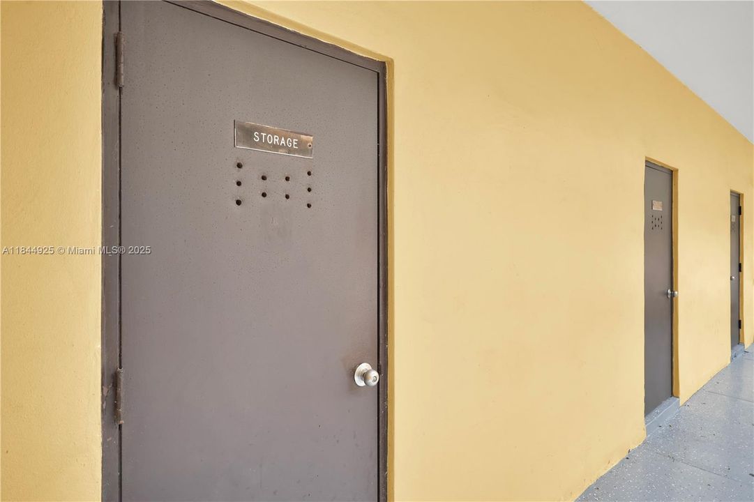 Active With Contract: $120,000 (1 beds, 1 baths, 840 Square Feet)