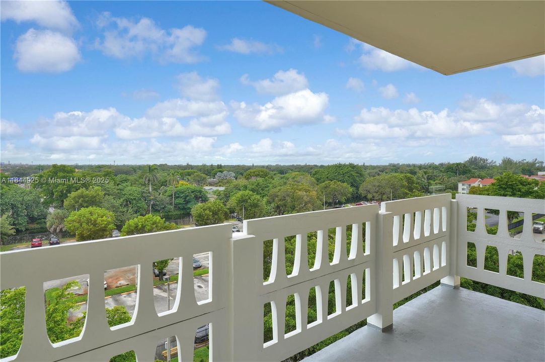 Active With Contract: $120,000 (1 beds, 1 baths, 840 Square Feet)