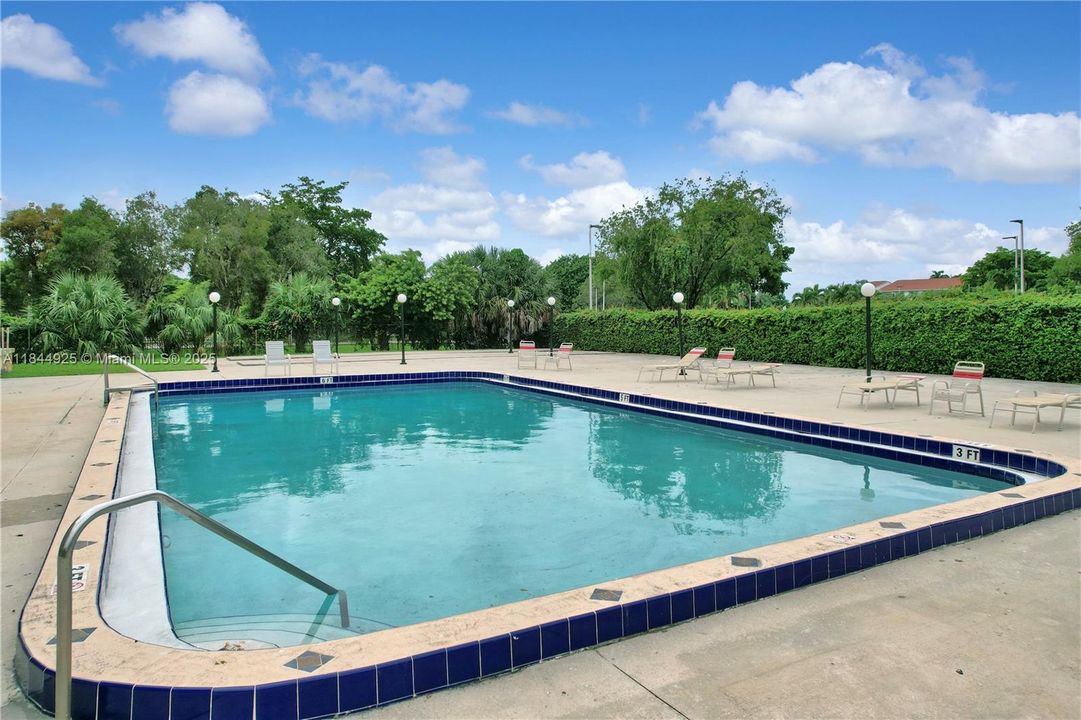 Active With Contract: $120,000 (1 beds, 1 baths, 840 Square Feet)