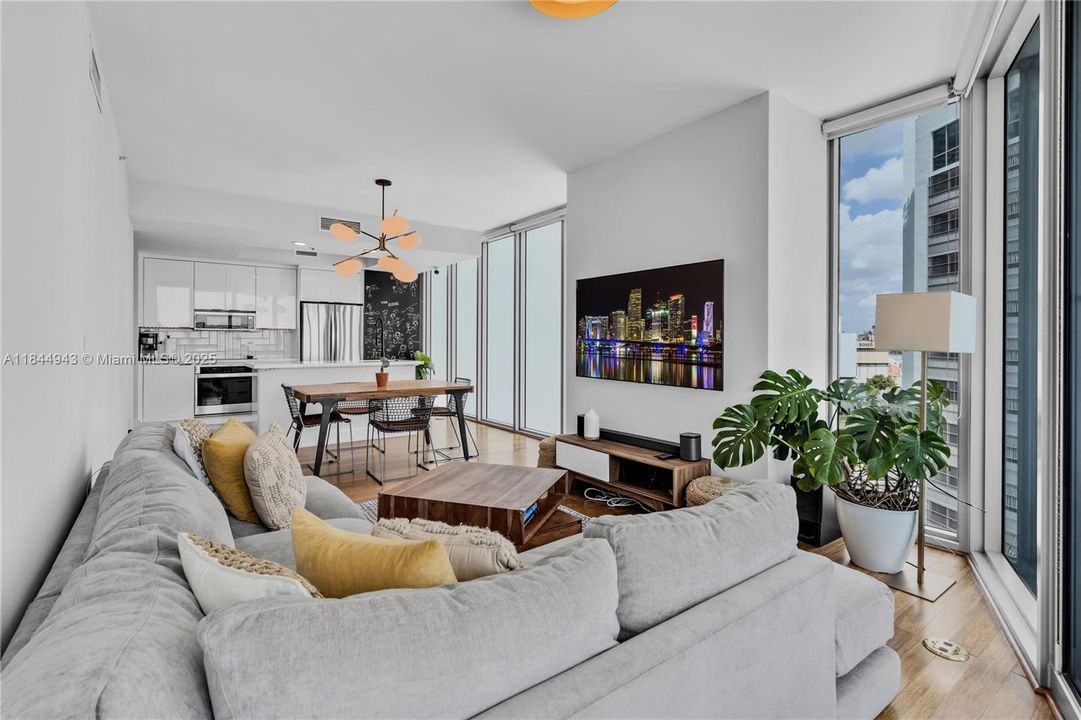 For Sale: $745,000 (2 beds, 2 baths, 1327 Square Feet)