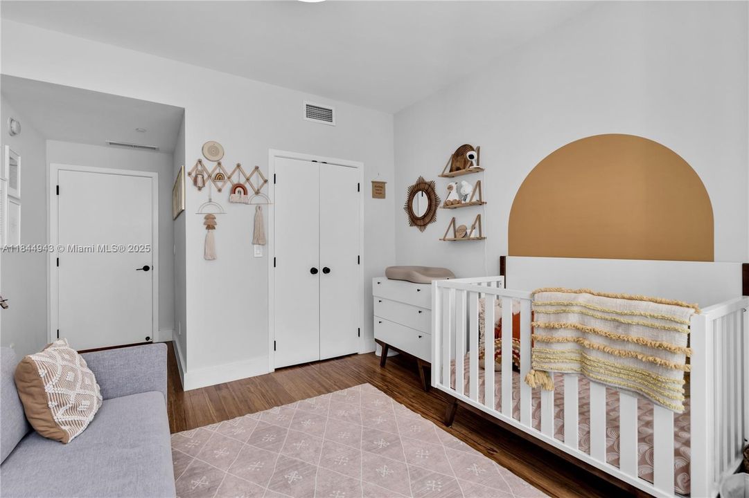 For Sale: $745,000 (2 beds, 2 baths, 1327 Square Feet)